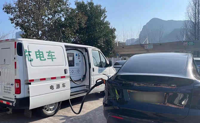 宝丰汽车搭电